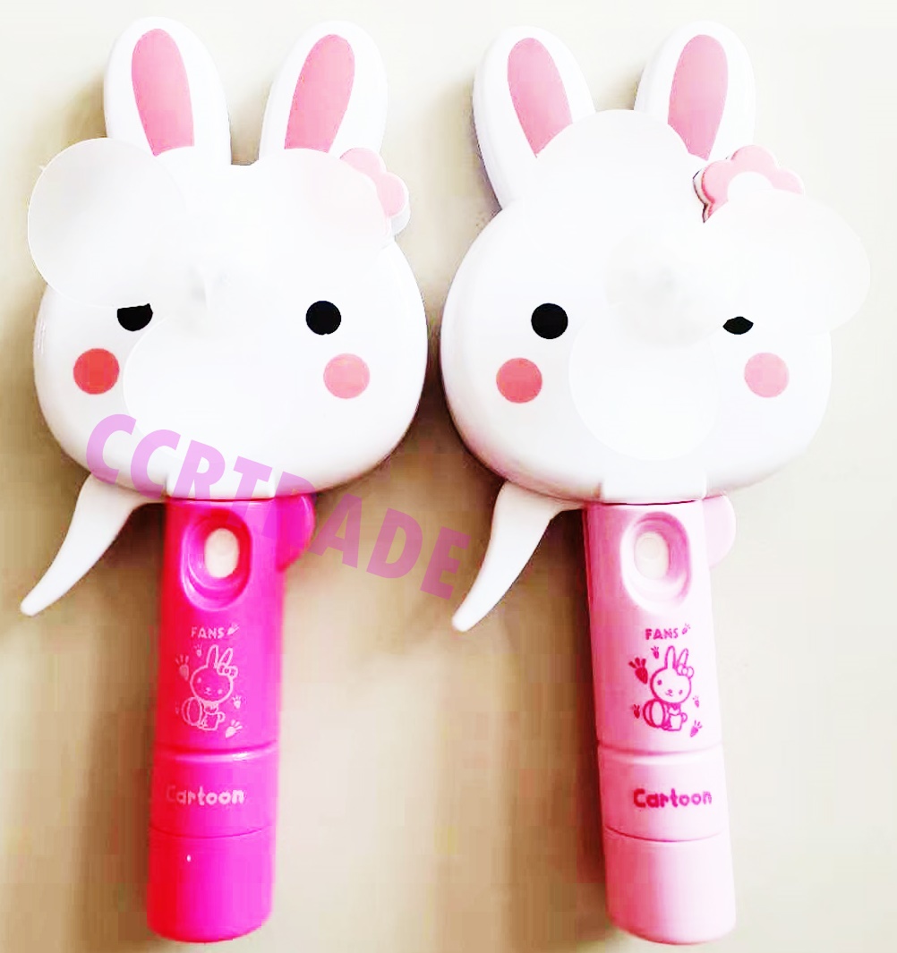 พัดลมมือบีบพิงค์แรบบิท มีไฟ เติมน้ำได้ 10x21 ซม.(ลิขสิทธิ์แท้)