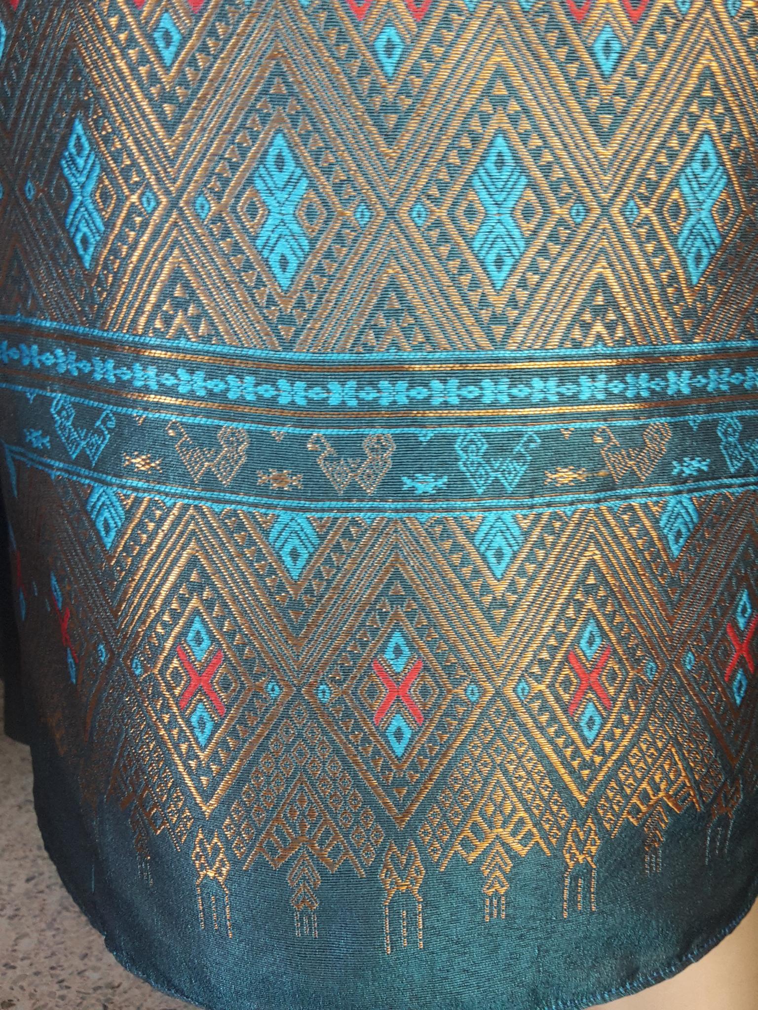 ผ้าถุงสำเร็จรูปตีนจกขิดสีฟ้า ผ้าซิ่นสำเร็จรูปผ้าซิ่นลาวมัดหมี่ตีนจกขิดสีฟ้า แบบป้ายเลื่อนตะขอสีฟ้า เมเทิลลิควาวยกขิด