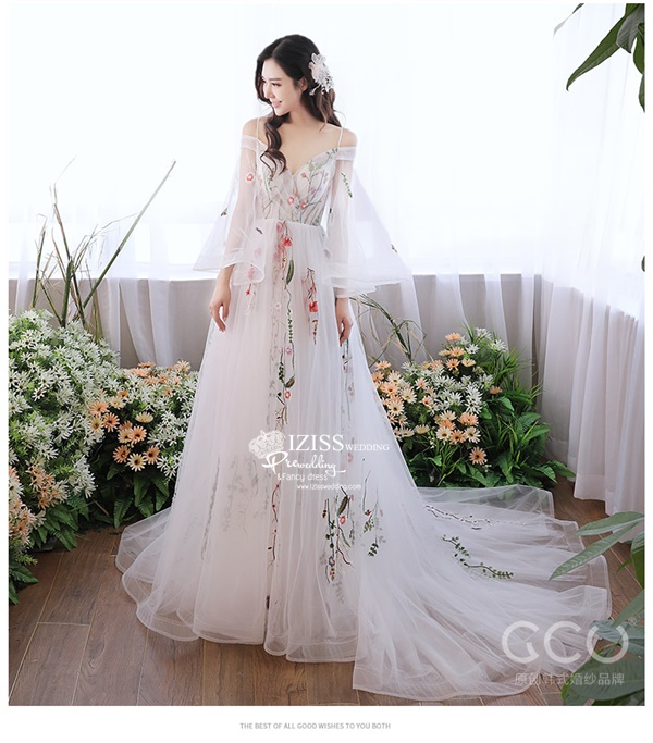 PW585- **พรีออเดอร์ค่ะ**ชุดราตรี ชุดแฟนซี ชุดคู่ถ่ายพรีเวดดิ้ง (prewedding dress) & ชุดแต่งงานแฟนซี (Fancy wedding dress)ชายหญิง "ธีมสีขาวลายดอกไม้"