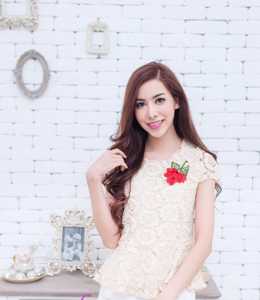 เสื้อลูกไม้สไตน์เกาหลี เสื้อลูกไม้สไตน์วัยรุ่น เสื้อใส่ผ้าซิ่น เสื้อลูกไม้แขนสั้นอวระบายสีครีม