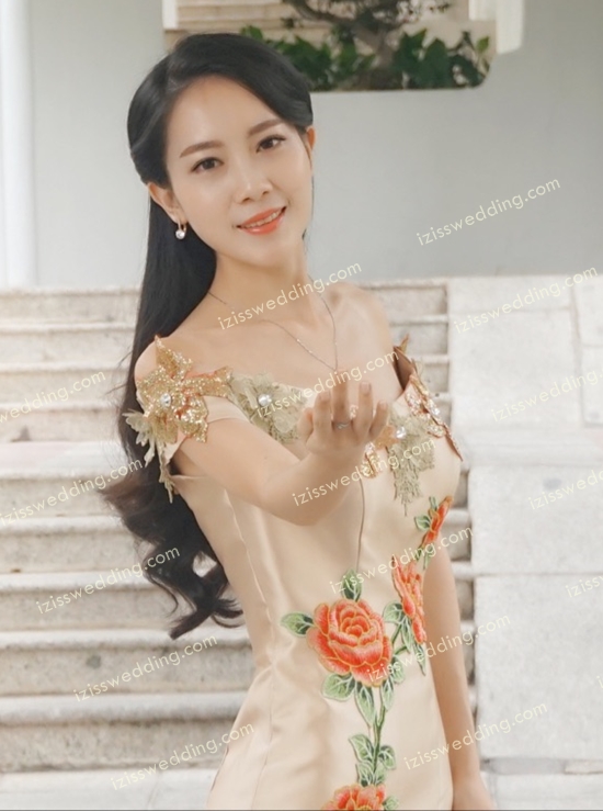 PW495 - **พร้อมส่งสีทอง สีแดงและสีฟ้าค่ะ** ชุดกี่เพ้าสีทอง ชุดคู่ถ่ายพรีเวดดิ้ง (prewedding dress) & ชุดแต่งงานแฟนซี (Fancy wedding dress)ชายหญิง "ธีมสีทอง"