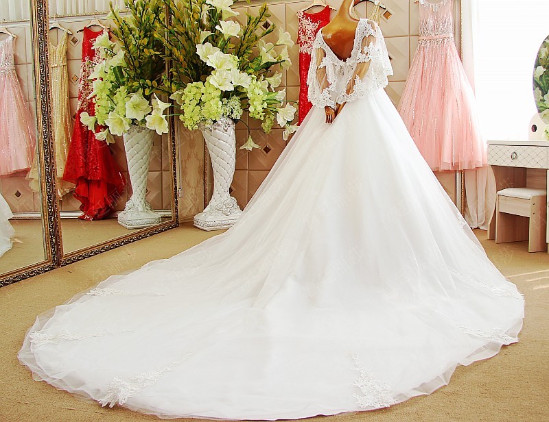 BRL049 **พรีออเดอร์**ชุดแต่งงานหรูหราประดับดอกไม้ผสมเพชรและคริสตัล สวยงามดุจเจ้าหญิง