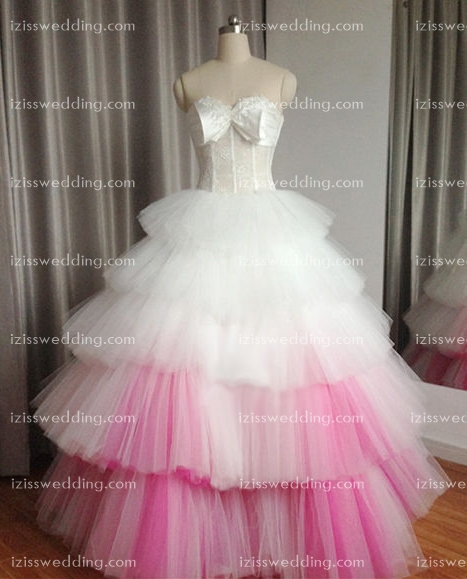 PW399- **พรีออเดอร์**ชุดคู่ถ่ายพรีเวดดิ้ง (prewedding dress) & ชุดแต่งงานแฟนซี (Fancy wedding dress)ชายหญิง "ธีมสีขาวผสมชมพู"