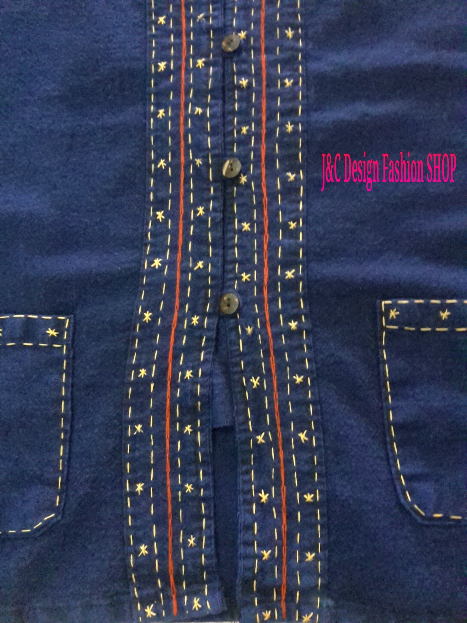 เสื้อผ้าไทยชายผ้าพื้นเมืองม้อฮ่อม เสื้อผ้าฝ้ายชายแต่งผ้าขลิบลายและปักผ้าด้นมือ เสื้อผ้าพื้นเมืองชายม้อฮ่อมฟอกแล้วสีไม่ตก