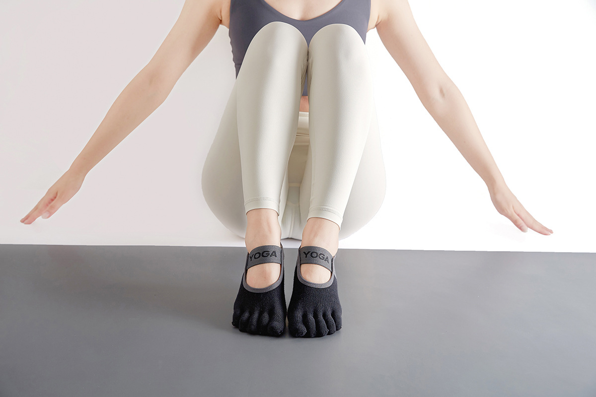 ถุงเท้าโยคะ ถุงเท้ากันลื่น แยกหุ้มนิ้ว