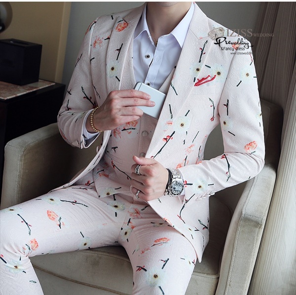ST122- **พรีออเดอร์**สูทแฟนซีผู้ชายสีโอโรสลายดอกเหมย แขนยาว พร้อมกางเกง ชุดสูทเจ้าบ่าว สูทแฟนซี ถ่ายพรีเวดดิ้ง & ชุดแต่งงานแฟนซี (Fancy wedding dress) สูทผู้ชายสีโอโรสลายดอกเหมย
