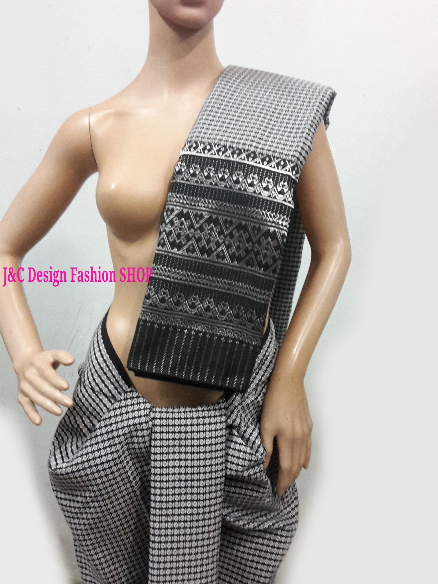 ผ้าซิ่นตีนจกขาวดำ ผ้าซิ่นฝ้ายตีนจก ผ้าถุงผ้าฝ้ายทอตีนจก ผ้าทอพื้นเมืองบุรีรัมย์ ลายผ้ายยกตีนจก 2 เมตร