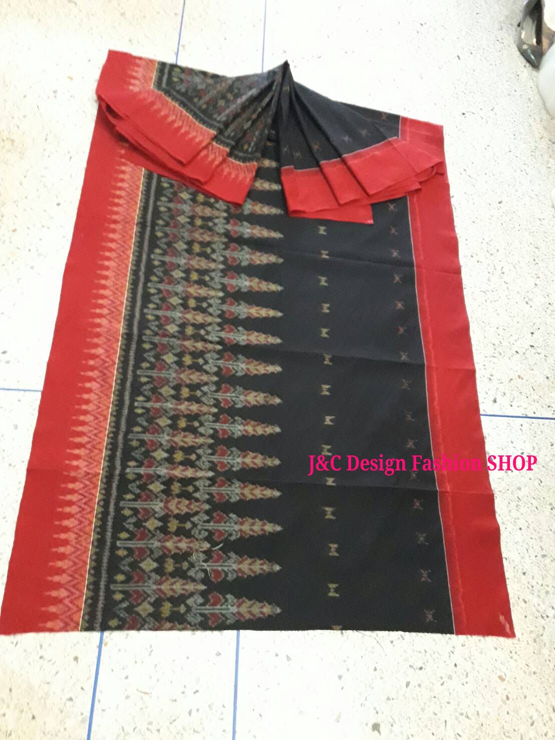 ผ้าซิ่นมัดหมี่ตีนแดง ผ้าซิ่นตีนแดง ผ้าถุงฝ้ายมัดหมี่ตีนแดง ผ้าทอพื้นเมืองบุรีรัมย์ ลายขอนาคเล็ก อัปสรา 2 เมตร