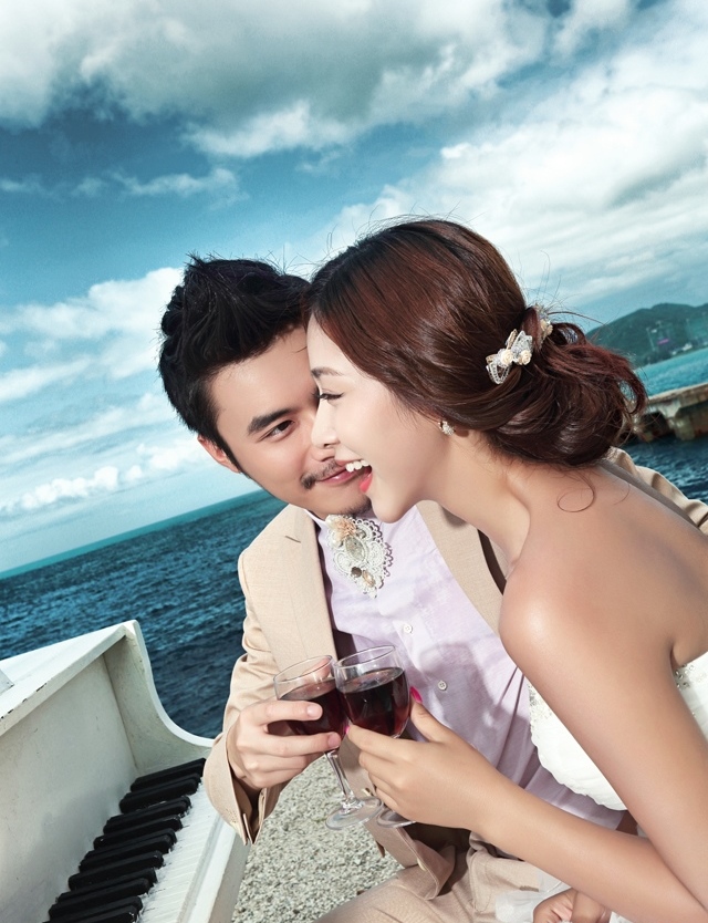 PW402- **พรีออเดอร์**ชุดคู่ถ่ายพรีเวดดิ้ง (prewedding dress) & ชุดแต่งงานแฟนซี (Fancy wedding dress)ชายหญิงสไตล์เจ้าชายเจ้าหญิง "ธีมสีน้ำเงิน"