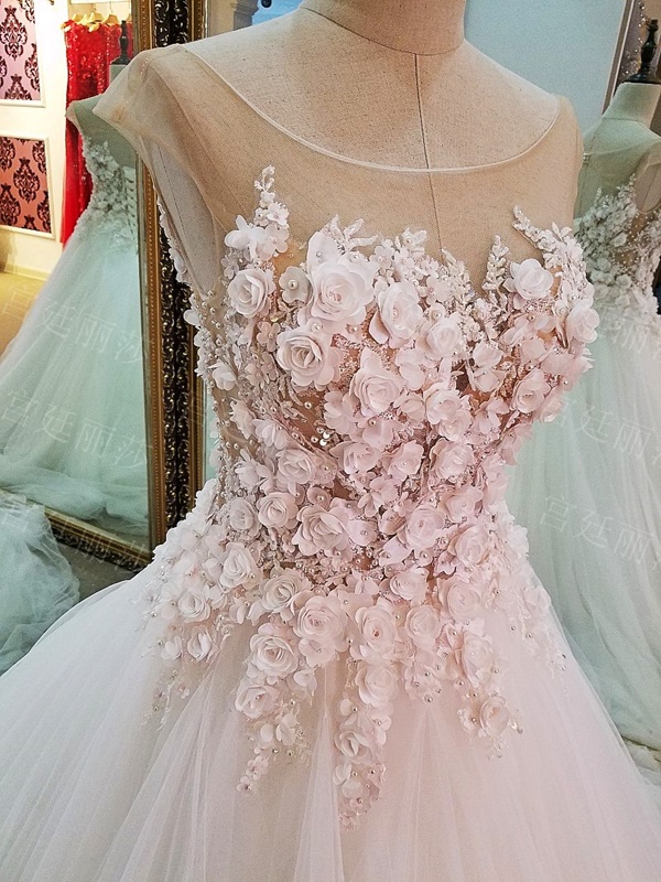 BRL066 **พรีออเดอร์**ชุดแต่งงานหรูหราประดับดอกไม้ผสมเพชรและคริสตัล สวยงามดุจเจ้าหญิง