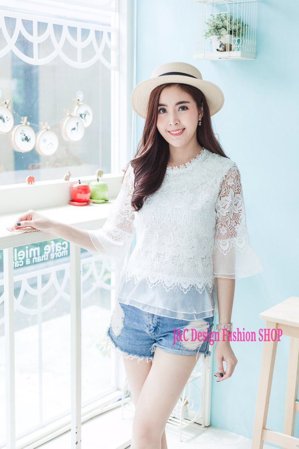 เสื้อลูกไม้สไตน์เกาหลีสีขาวเสื้อลูกไม้สไตน์วัยรุ่นสีขาว เสื้อผ้าไทยใส่กับผ้าซิ่น เสื้อผ้าฝ้ายใส่กับผ้าถุงสีขาว เสื้อลูกไม้ใส่ผ้าซิ่น เสื้อลูกไม้พาดาแขนสั้นสีขาว