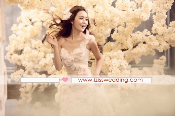 PW353-**พร้อมส่งชุดผู้หญิงค่ะ**ชุดคู่ถ่ายพรีเวดดิ้ง (prewedding dress) & ชุดแต่งงานแฟนซี (Fancy wedding dress)ชายหญิง "ธีมสีขาว-น้ำตาล"
