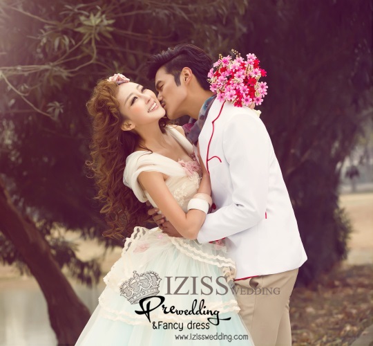 PW110 - Pre order ชุดคู่ถ่ายพรีเวดดิ้ง (prewedding dress) & ชุดแต่งงานแฟนซี (Fancy wedding dress)ชายหญิง "ธีมสีครีม-ขาว"