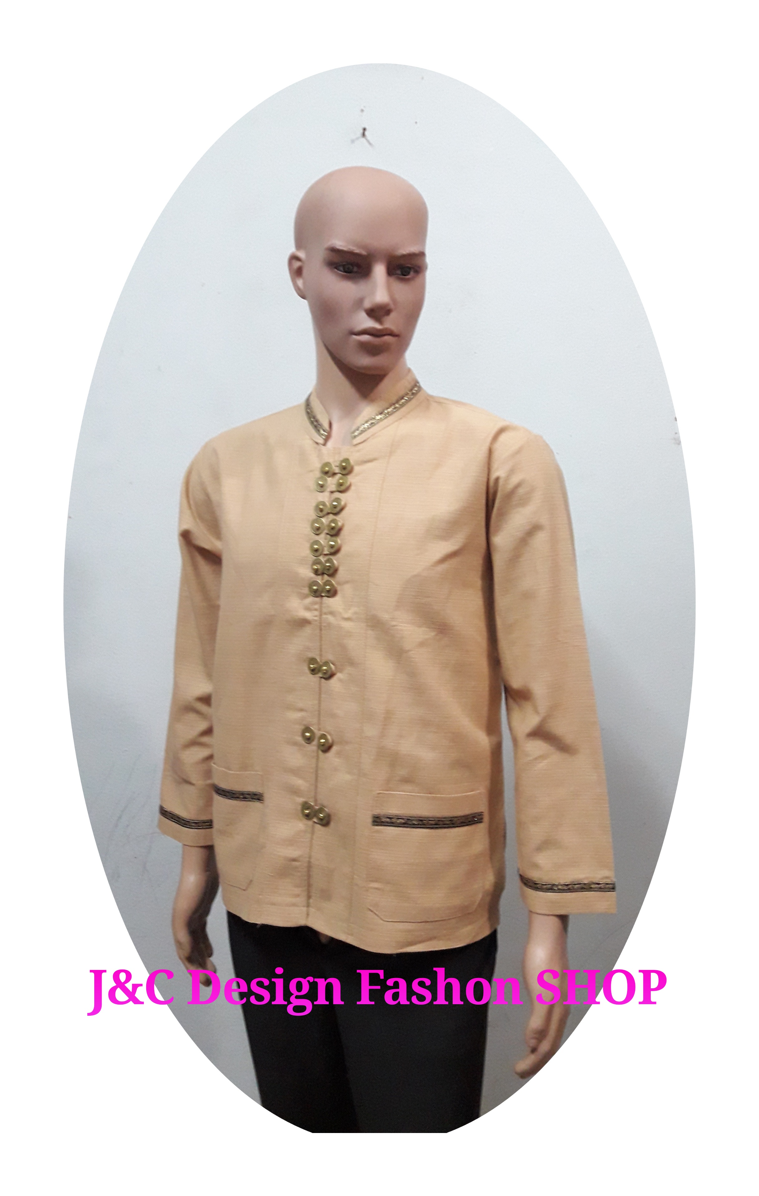 ﻿เสื้อผ้าฝ้ายสีเปลือกไม้ชาย เสื้อผ้าไทยชายสีน้ำตาลเปลือกไม้แต่งผ้าด้นมือแต่งกระดุมเหรียญ เสื้อผ้าไทยชาย เสื้อผ้าพื้นเมืองผ้าไทยชาย