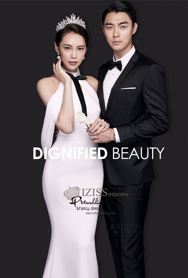 PW595 - **พรีออเดอร์ค่ะ** ชุดราตรีสีขาว สูทสีดำ ชุดคู่ถ่ายพรีเวดดิ้ง (prewedding dress) & ชุดแต่งงานแฟนซี (Fancy wedding dress)ชายหญิง "ธีมสีขาว ดำ"