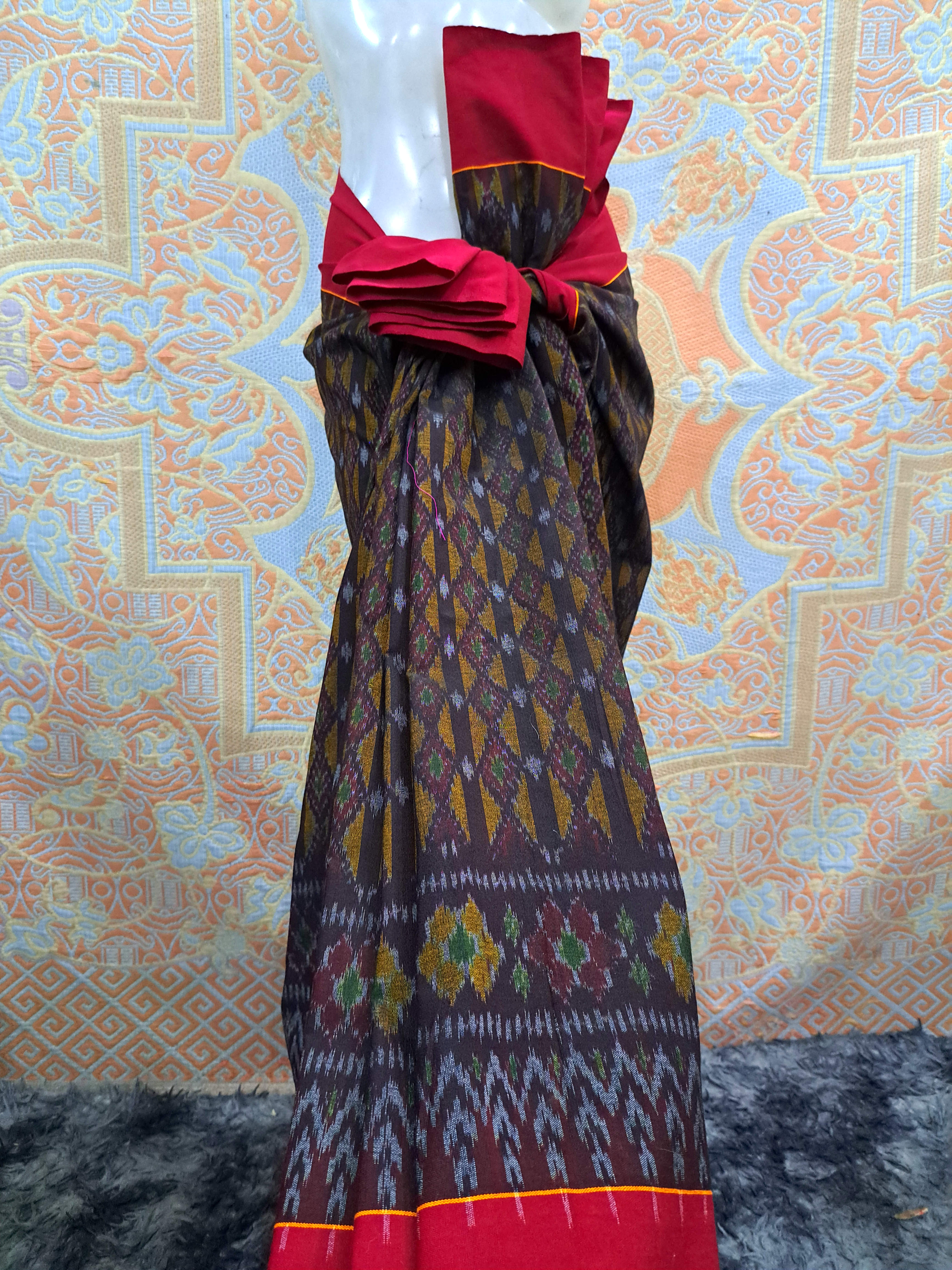 ผ้าซิ่นตีนแดง ผ้าฝ้ายตีนแดง ผ้าทอพื้นเมือง บุรีรัมย์ ลายหมากบก อัปสรา ขนาด 2 เมตร สำเนา