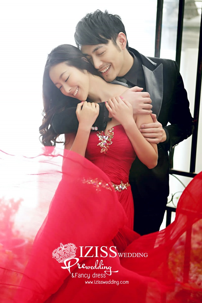PW206 - Pre order ชุดคู่ถ่ายพรีเวดดิ้ง (prewedding dress) & ชุดแต่งงานแฟนซี (Fancy wedding dress)ชายหญิง "ธีมสีแดง-ดำ"