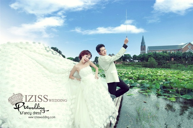 PW004 - **เลิกผลิตค่ะ** ชุดคู่ถ่ายพรีเวดดิ้ง (prewedding dress) & ชุดแต่งงานแฟนซี (Fancy wedding dress)ชายหญิง "ธีมสีขาว-ดำ"