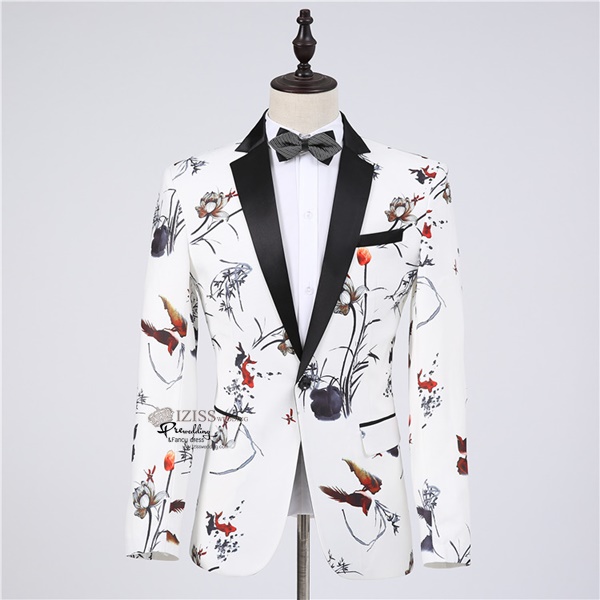ST103- **พรีออเดอร์**สูทแฟนซีผู้ชายสีขาวลายปลาผสมดอกไม้และนก ตัดปกสีดำ พร้อมกางเกง ชุดสูทเจ้าบ่าว สูทแฟนซี ถ่ายพรีเวดดิ้ง & ชุดแต่งงานแฟนซี (Fancy wedding dress) สูทผู้ชายสีขาวลายปลาทองผสมดอกไม้