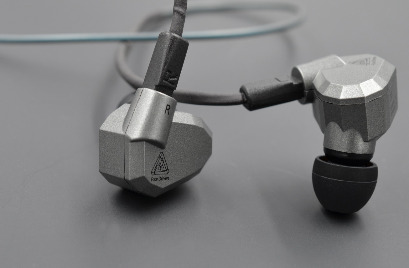 ขาย KZ ZS5 หูฟัง Hybrid 4 ไดร์เวอร์ 2DD+2BA ระดับ Hi-Fi ถอดสายได้
