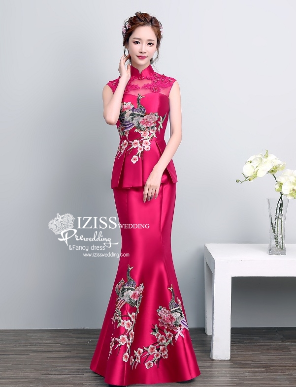 PW519- **พรีออเดอร์สีแดง**ชุดกี่เพ้าสีแดงหางปลา จับจีบช่วงเอว ประดับดอกซากุระและนกยูง ชุดยกน้ำชา ชุดถ่ายพรีเวดดิ้ง (prewedding dress) & ชุดแต่งงานแฟนซี (Fancy wedding dress) "ธีมสีแดง"