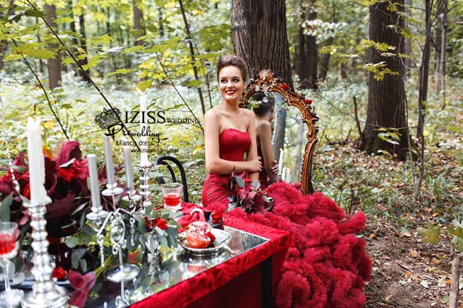 PW403- **พรีออเดอร์เพาะชุดผู้หญิง**ชุดคู่ถ่ายพรีเวดดิ้ง (prewedding dress) & ชุดแต่งงานแฟนซี (Fancy wedding dress)ชายหญิงสไตล์เจ้าชายเจ้าหญิง "ธีมสีน้ำเงิน"