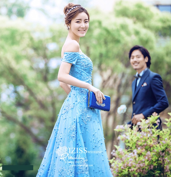 PW479- **พรีออเดอร์**ชุดแต่งงานแฟนซี ชุดเดรสสีฟ้า ชุดถ่ายพรีเวดดิ้ง (prewedding dress) & ชุดแต่งงานแฟนซี (Fancy wedding dress) "ธีมสีฟ้าน้ำเงิน"