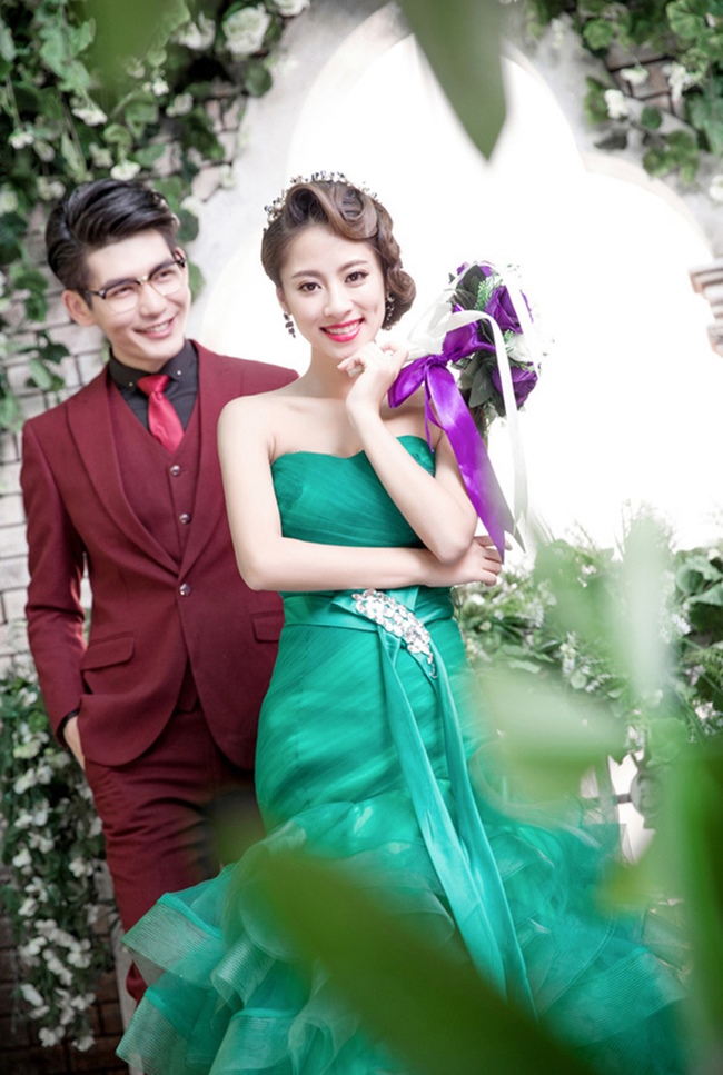 PW393- **พรีออเดอร์**ชุดคู่ถ่ายพรีเวดดิ้ง (prewedding dress) & ชุดแต่งงานแฟนซี (Fancy wedding dress)ชายหญิง "ธีมสีเขียว"