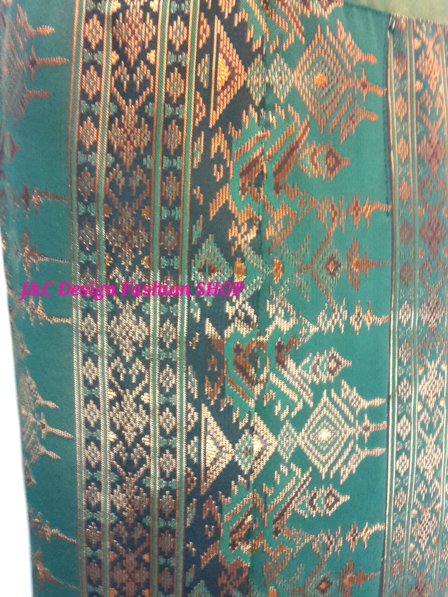 ผ้าถุงไหมแพรทิพย์สำเร็จรูป ผ้าถุงไหมแกมฝ้ายสำเร็จรูปตีนจก แบบป้ายเลื่อนตะขอ สีเขียวทองเมทอลลิค