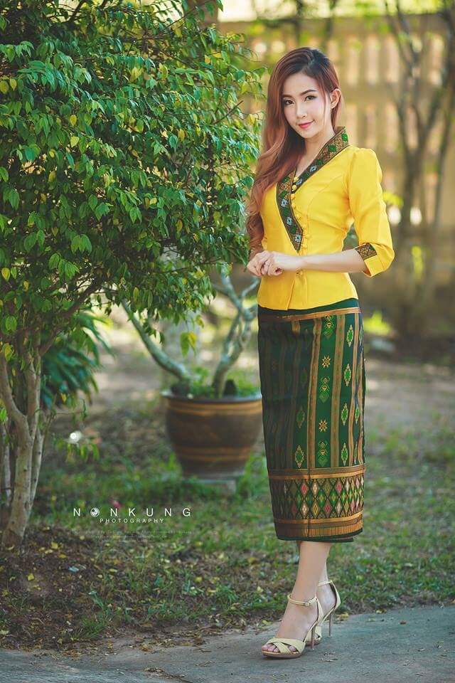 ผ้าถุง ผ้าซิ่นสำเร็จรูปผ้าซิ่นลาว แบบป้ายเลื่อนตะขอ สีเขียวเมทอลลิค สำเนา