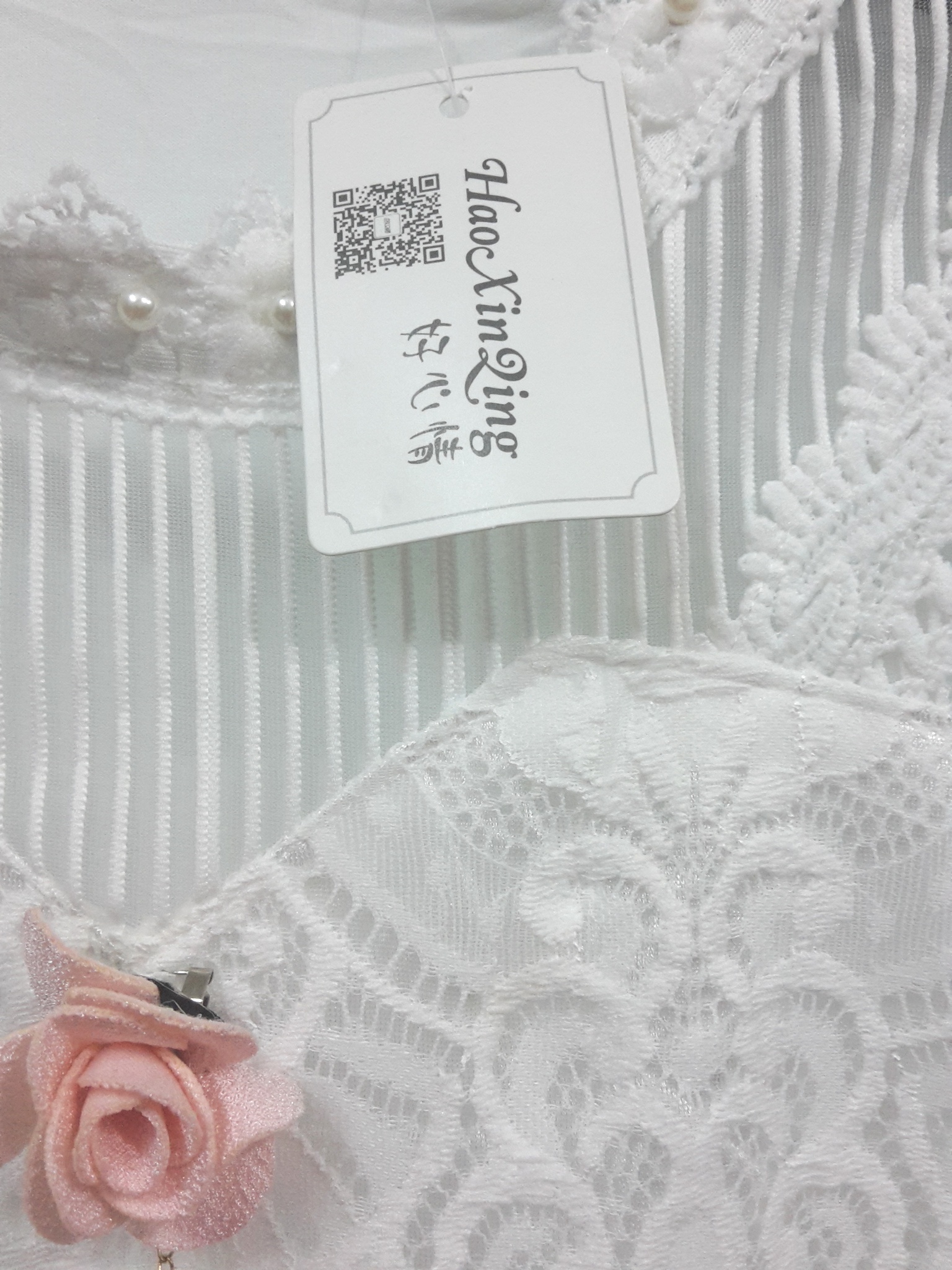 เสื้อลูกไม้สีขาวคอปักมุก เสื้อผ้าไทยลูกไม้สีขาวสไตน์เกาหลี จับแมทเสื้อผ้าได้ง่ายทั้งกางเกง กระโปรง หรือผ้าถุงไทย