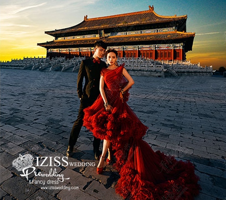 PW433- **พรีออเดอร์**ชุดคู่ถ่ายพรีเวดดิ้ง (prewedding dress) & ชุดแต่งงานแฟนซี (Fancy wedding dress)ชายหญิง "ธีมสีแดง"