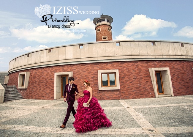 PW303 - **พร้อมส่งเฉพาะชุดผู้หญิงค่ะ** ชุดคู่ถ่ายพรีเวดดิ้ง (prewedding dress) & ชุดแต่งงานแฟนซี (Fancy wedding dress)ชายหญิง "ธีมสีแดง"