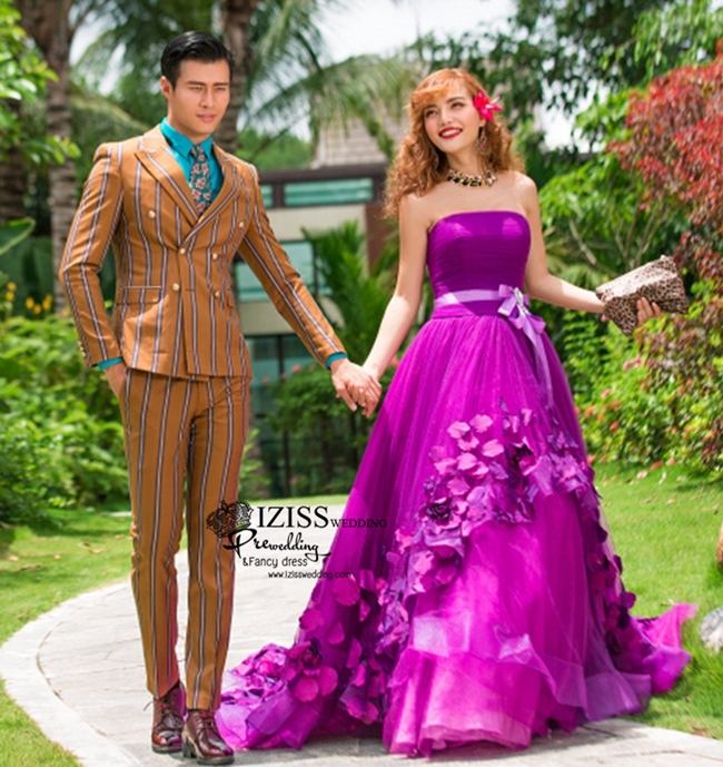 PW413- **พรีออเดอร์**ชุดถ่ายพรีเวดดิ้ง (prewedding dress) & ชุดแต่งงานแฟนซี (Fancy wedding dress)ชายหญิง "ธีมสีม่วง"