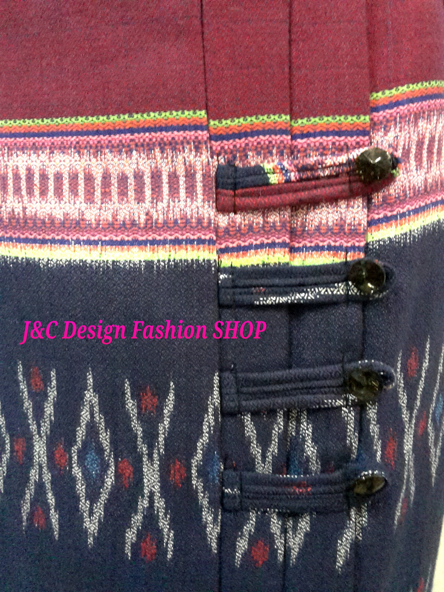 ผ้าถุงผ้าฝ้ายหมักโคลน มัดหมี่ย้อมคราม ลายลูกแก้วในตัว หัวตีนแดงผืนเดียวไม่ตัดต่อตีน ผ้ามัดหมี่ตีนแดง ผ้าซิ่นตีนแดง.ผ้าถุงสำเร็จรูป ผ้าซิ่นย้อมครามหมักโคลน