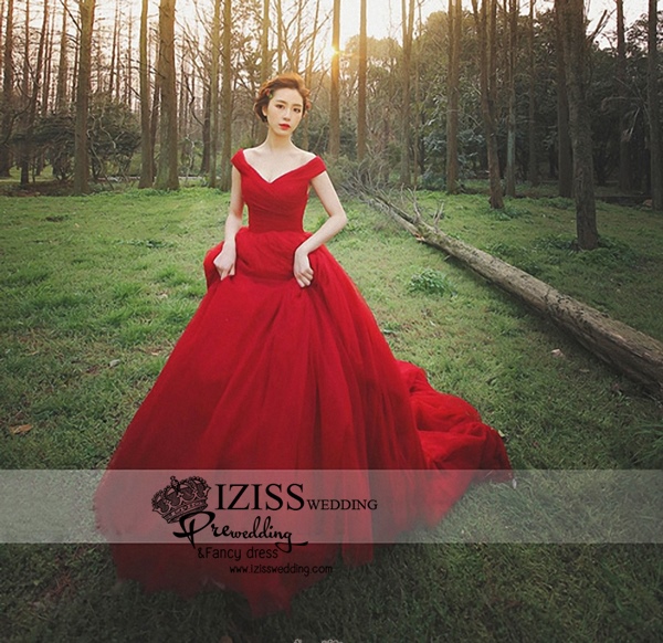 PW458- **พร้อมส่งชุดผู้หญิง**ชุดแต่งงานแฟนซี ชุดเดรสสีแดง ชุดถ่ายพรีเวดดิ้ง (prewedding dress) & ชุดแต่งงานแฟนซี (Fancy wedding dress) "ธีมสีแดง"