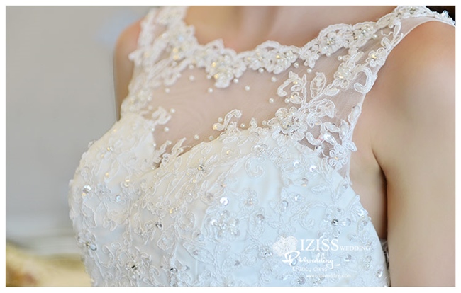 BRL063 **พรีออเดอร์**ชุดแต่งงานสีขาวหรูหราประดับดอกไม้ผสมเพชรและคริสตัล สวยงามดุจเจ้าหญิง