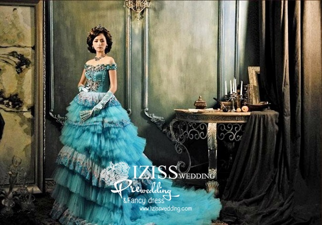 PW002 - **เลิกผลิตค่ะ** ชุดคู่ถ่ายพรีเวดดิ้ง (prewedding dress) & ชุดแต่งงานแฟนซี (Fancy wedding dress)ชายหญิง "ธีมเจ้าหญิงเจ้าชายสีฟ้า-กรมท่า"