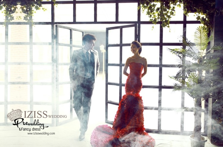 PW288 **พรีออเดอร์**ชุดคู่ถ่ายพรีเวดดิ้ง (prewedding dress) & ชุดแต่งงานแฟนซี (Fancy wedding dress)ชายหญิง "ธีมสีแดง-ดำ"