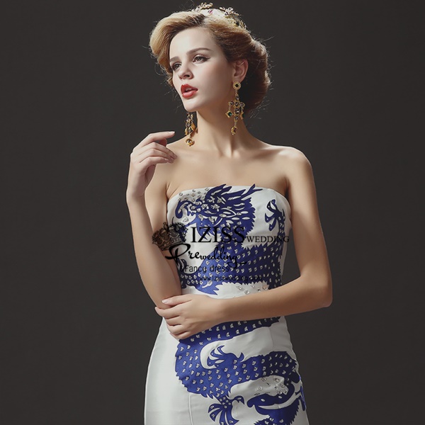 PW536 - **พรีออเดอร์มีสีน้ำเงินมังกรขาวกับสีขาวมังกรสีน้ำเงินค่ะ** ชุดกี่เพ้าสีน้ำเงินลายมังกรสีขาวแขนสั้น ชุดยกน้ำชา ชุดคู่ถ่ายพรีเวดดิ้ง (prewedding dress) & ชุดแต่งงานแฟนซี (Fancy wedding dress)ชายหญิง "ธีมสีน้ำเงิน"