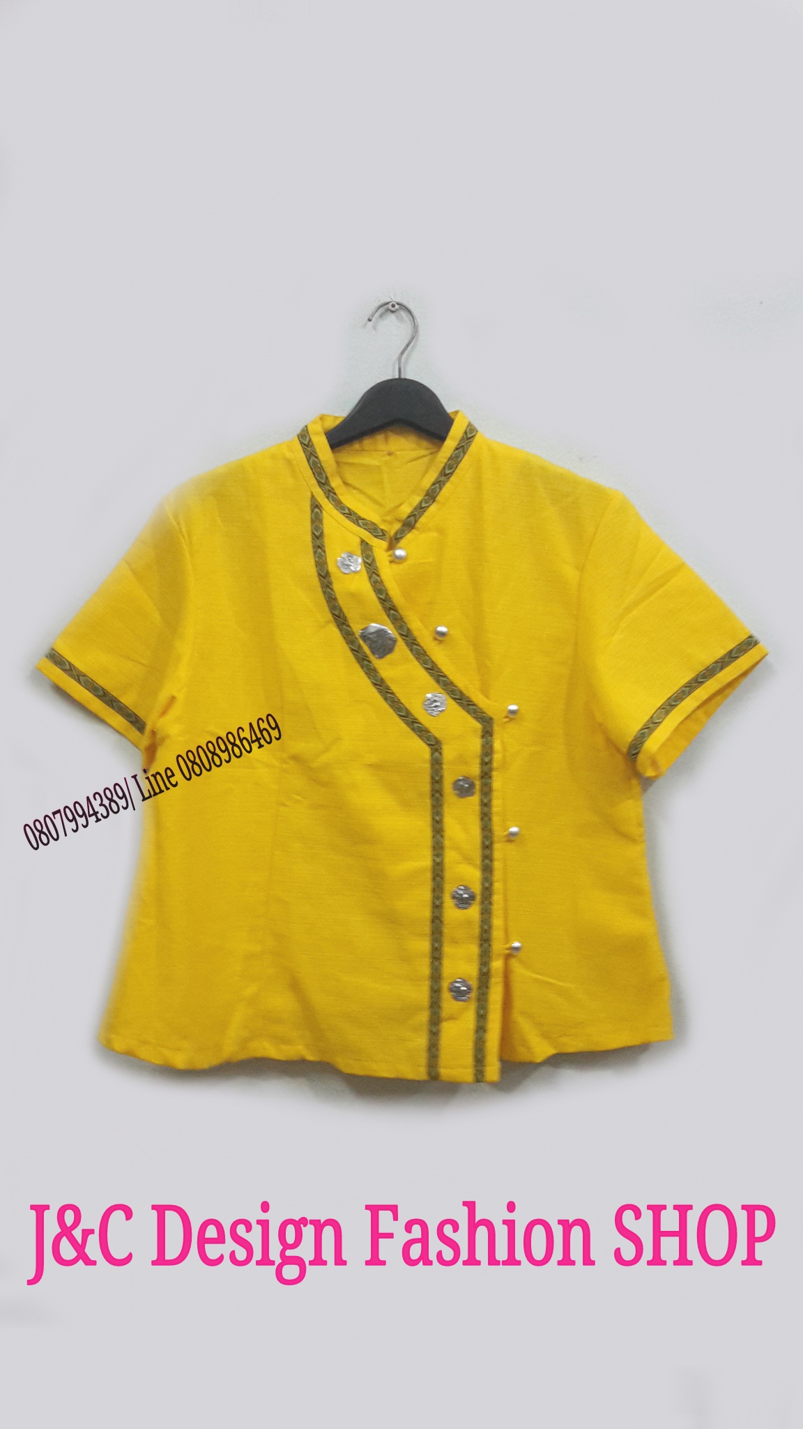 เสื้อผ้าไทยสีเหลืองคอจีนป้าย เสื้อผ้าฝ้ายสีเหลือง เสื้อใส่ผ้าซิ่น เสื้อผ้าฝ้ายสีเหลืองติดช่อดอกแต่งโลหะรูปช้าง ไซร์ใหญ่พิเศษ