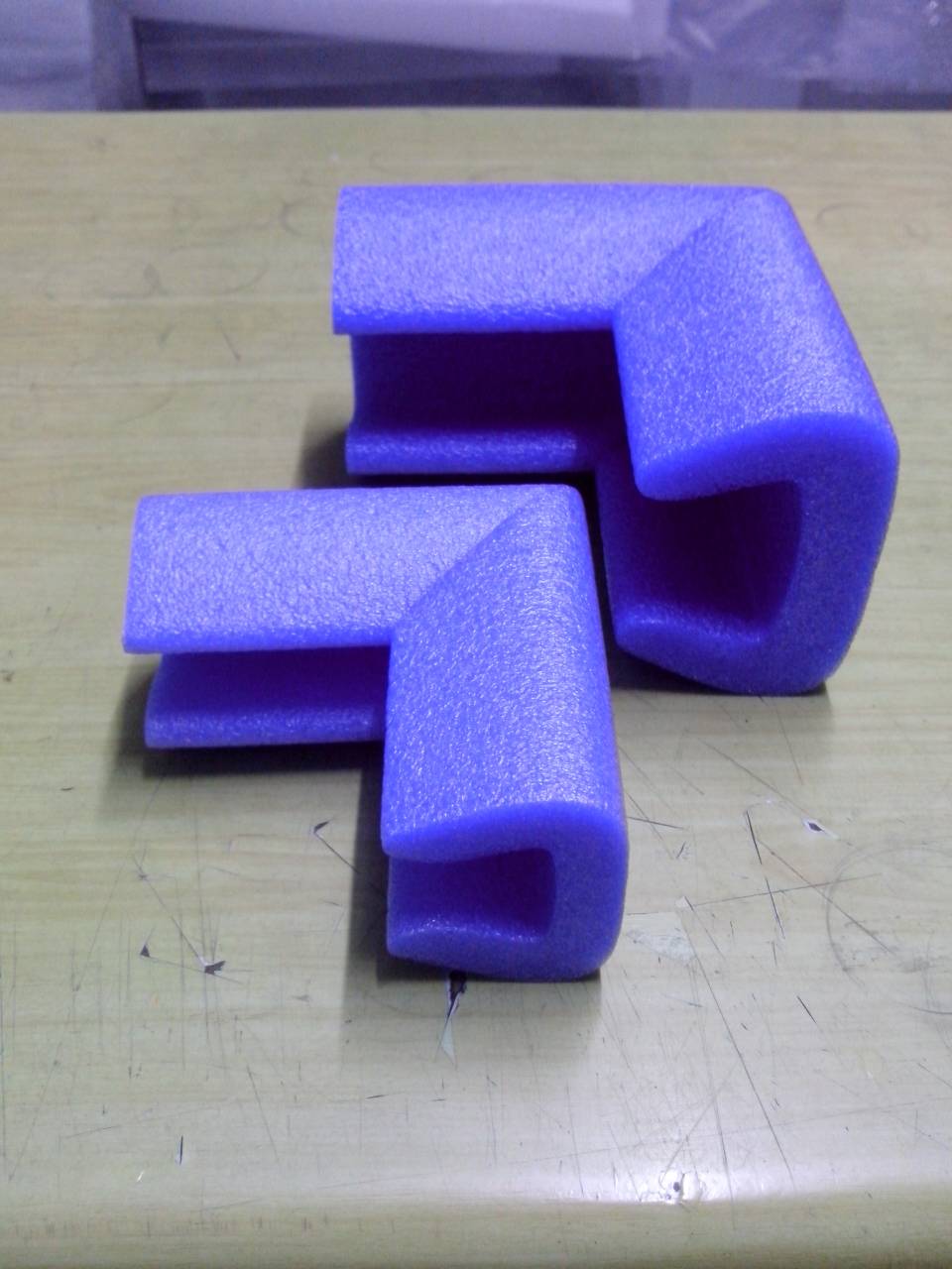 โฟมรูปตัวU (U corner)สำหรับหุ้มมุมสิ่งของต่างๆ