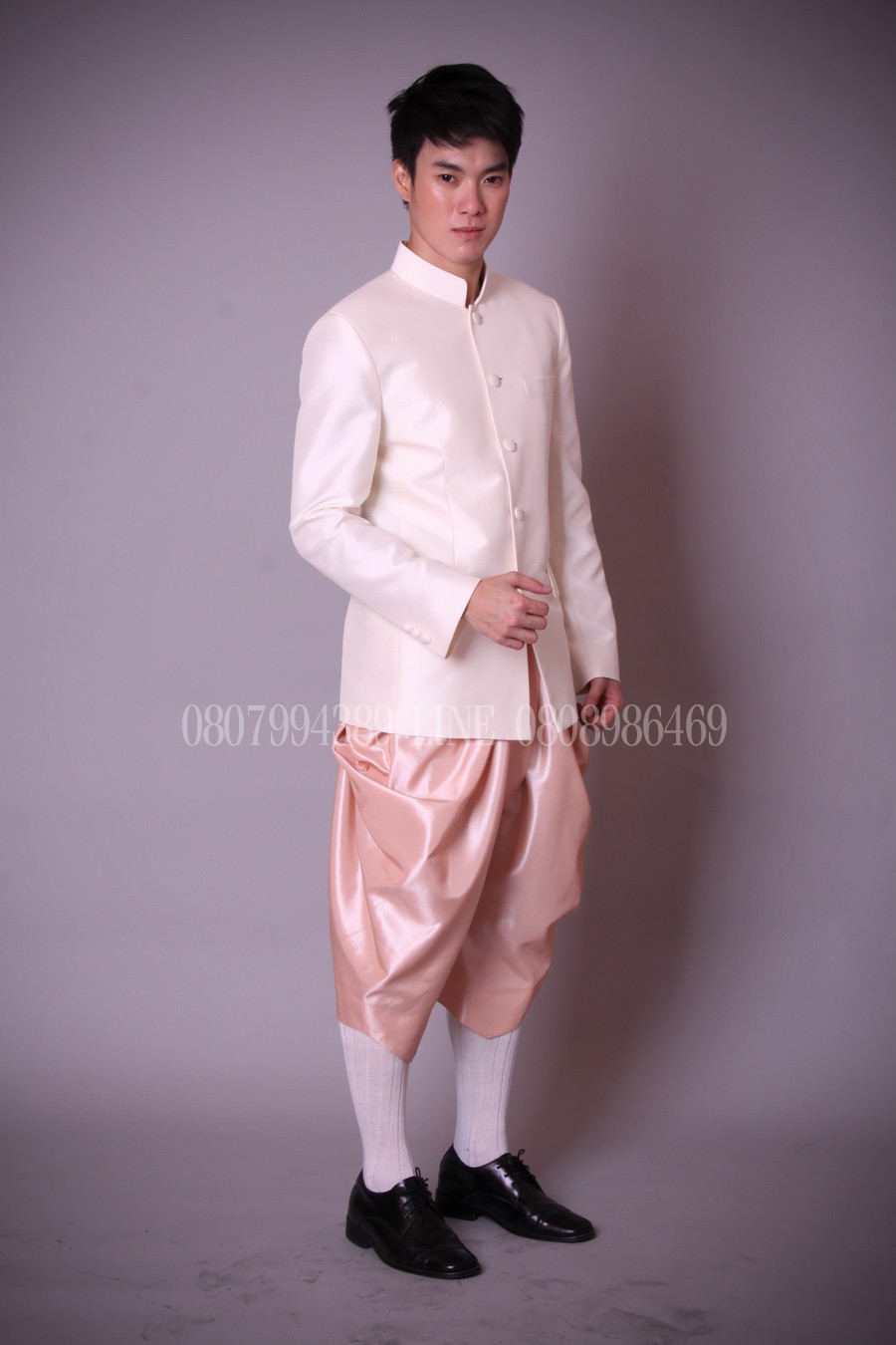 เสื้อสูทชายไหมแท้ เสื้อสูทชายไหมแท้ สูทผ้าไทยชาย สูทผ้าไหมชายสีครีมงาช้าง.ทั้งปลีกและส่ง