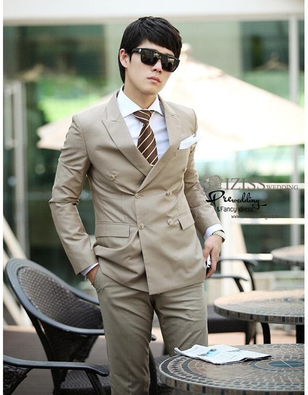 ST057- **พรีออเดอร์**สูทผู้ชายสีน้ำตาล แขนยาว แบบ 4 กระดุม พร้อมกางเกง ชุดสูทเจ้าบ่าว สูทแฟนซี ถ่ายพรีเวดดิ้ง & ชุดแต่งงานแฟนซี (Fancy wedding dress) สูทผู้ชายสีน้ำตาล