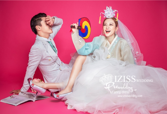 PW371 - **พร้อมเช่า 5,500 ชุดฮันบกเกาหลีทั้งเซ็ทค่ะ** ชุดคู่ถ่ายพรีเวดดิ้ง (prewedding dress) & ชุดแต่งงานแฟนซี (Fancy wedding dress)ชายหญิง "ธีมสีครีมฟ้าอ่อน"