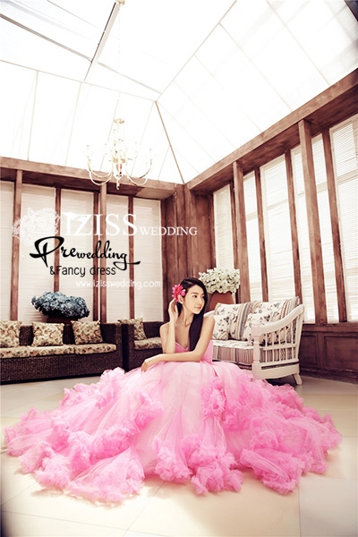 PW242 - **พร้อมส่ง**เฉพาะชุดผู้หญิง ชุดคู่ถ่ายพรีเวดดิ้ง (prewedding dress) & ชุดแต่งงานแฟนซี (Fancy wedding dress)ชายหญิง "ธีมสีชมพู-เขียว"