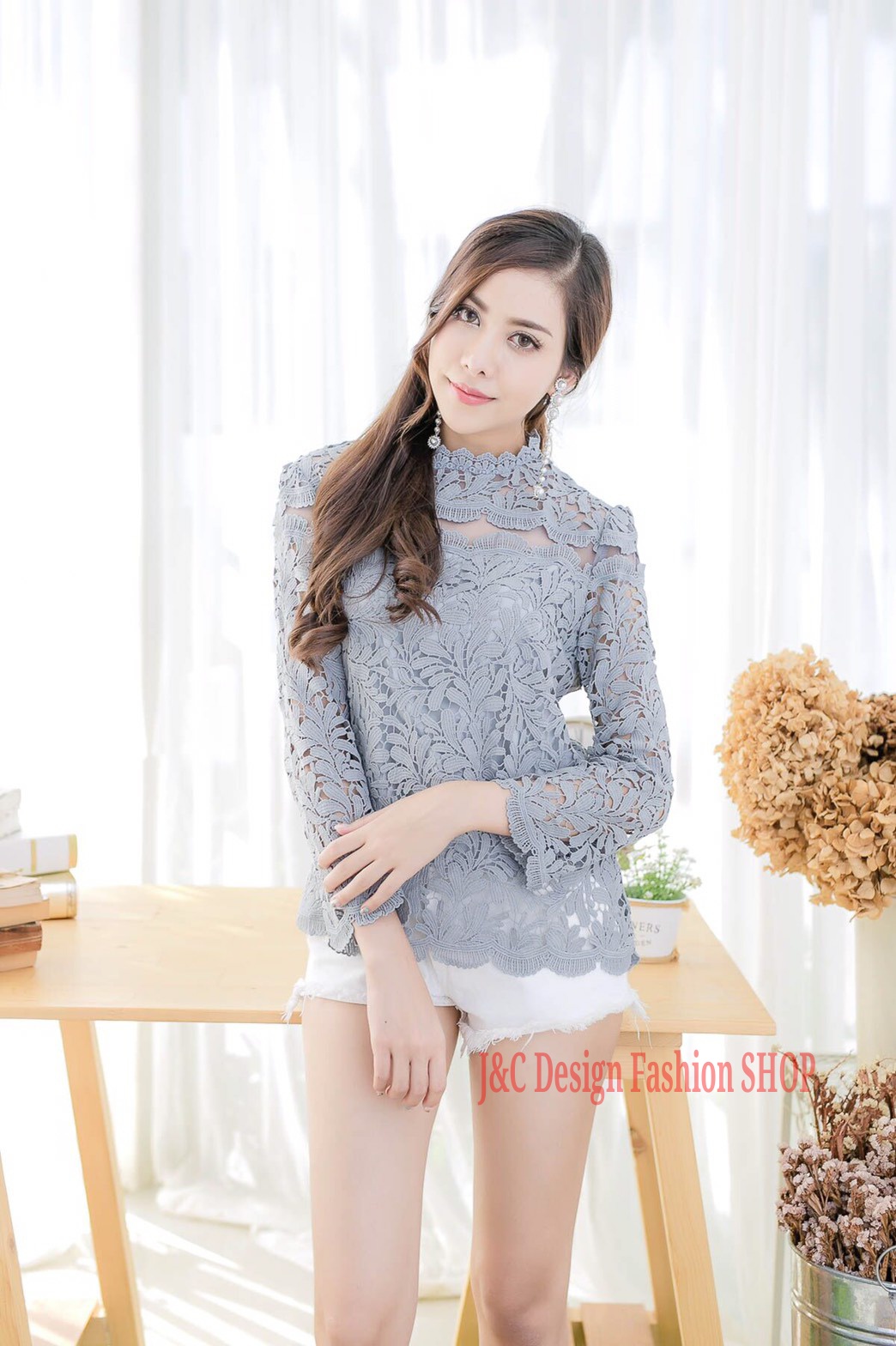 เสื้อลูกไม้สไตน์วัยรุ่น เสื้อลูกไม้สไตน์เกาหลีสีเทา เสื้อลูกไม้สไตน์วัยรุ่น เสื้อผ้าไทยใส่กับผ้าถุง เสื้อลูกไม้ใส่ผ้าซิ่น เสื้อลูกไม้แขนยาว 5 ส่วน เสื้อลูกไม้ใส่กับผ้าซิ่นสีเทา