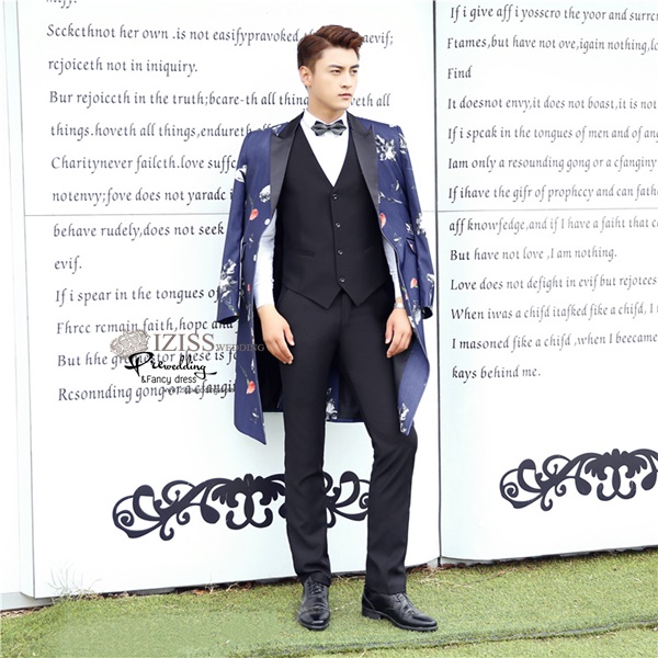 ST112- **พรีออเดอร์**สูทยาวแฟนซีผู้ชายสีน้ำเงินลายดอกไม้ ชุดสูทเจ้าบ่าว สูทแฟนซี ถ่ายพรีเวดดิ้ง & ชุดแต่งงานแฟนซี (Fancy wedding dress) สูทยาวผู้ชายสีน้ำเงินลายดอกไม้