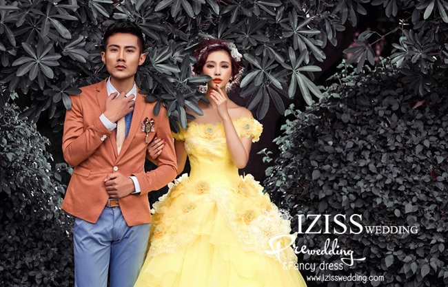 PW235 - **พรีออเดอร์** ชุดคู่ถ่ายพรีเวดดิ้ง (prewedding dress) & ชุดแต่งงานแฟนซี (Fancy wedding dress)ชายหญิง "ธีมสีเหลือง-ส้ม"