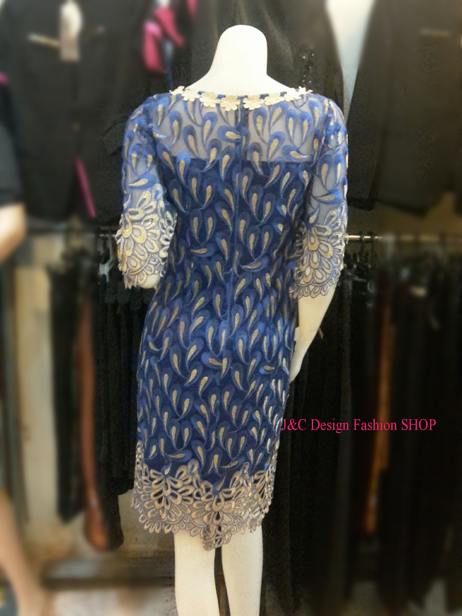 ชุดผ้าไทยสีน้ำเงิน ชุดแซกผ้าไทยลูกไม้ฝรั่งเศษ ชุดผ้าไทยผ้าพื้นเมือง ชุดผ้าลูกไม้นำเข้า เดรสลูกไม้ลายปีกนกยุง